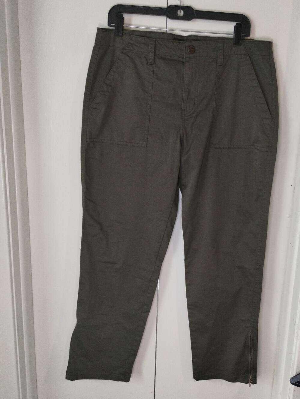 Sanctuary Olive Green Pants with Ankle Zip